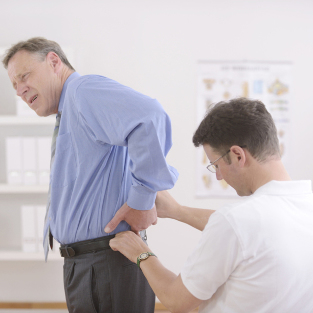Rückenschmerzen im Bereich der Lendenwirbelsäule Behandlung
