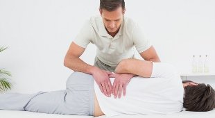Rückenschmerzen im Lendenbereich-Massage