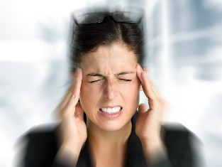 Schwindel und Kopfschmerzen sind Häufig mit zervikaler Osteochondrose stören