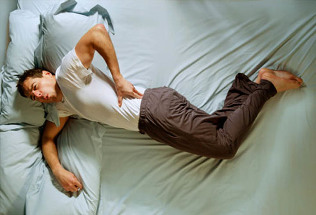 Warum Rückenschmerzen nach dem Schlaf Ursachen
