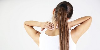 Nackenschmerzen nach dem schlafen — Symptome von Verletzungen im Nervengewebe