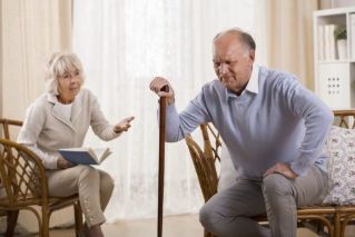 Bei älteren Menschen besteht ein Risiko für Gelenkerkrankungen